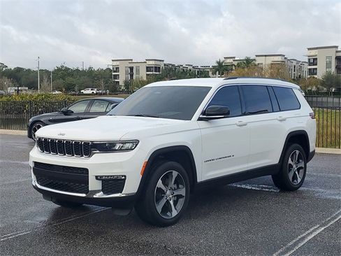 Used 2023 Jeep Grand Cherokee L Limited image 2