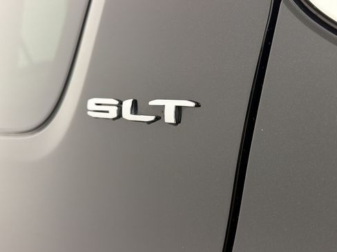 Used 2021 GMC Acadia SLT w/ Technology Package FWD image 36