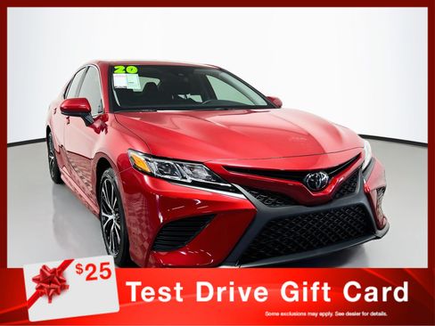 Used 2020 Toyota Camry SE FWD image 1