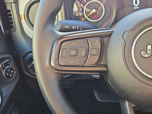 Used 2025 Jeep Gladiator Sport image 21