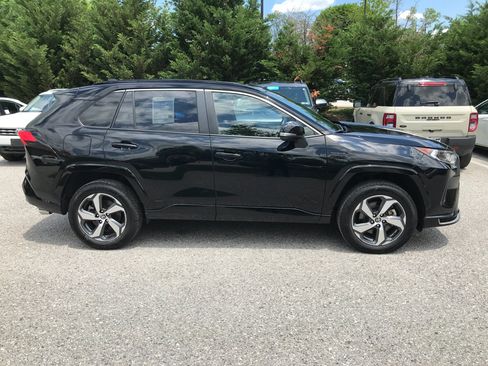 Used 2021 Toyota RAV4 SE w/ Weather & Moonroof Package AWD/4WD image 9