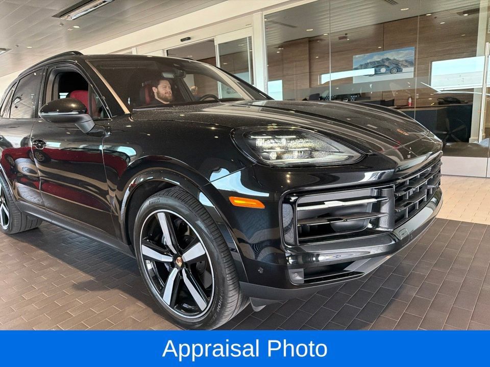 Certified 2026 Porsche Cayenne AWD/4WD image 4