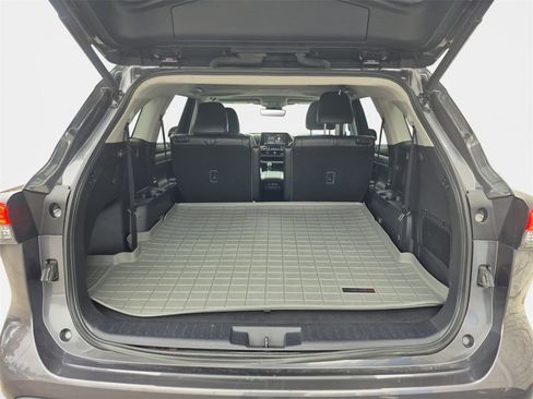 Used 2022 Toyota Highlander XLE image 23