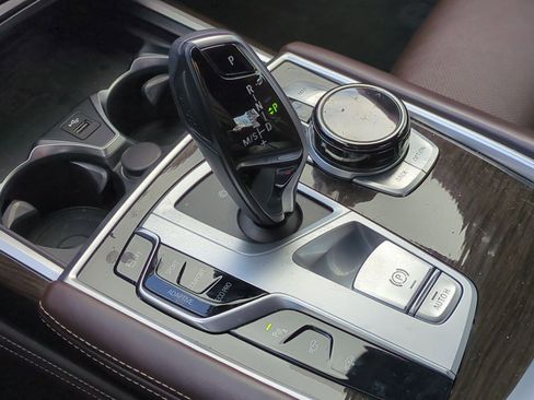 Certified 2022 BMW 740i w/ Premium Package image 26