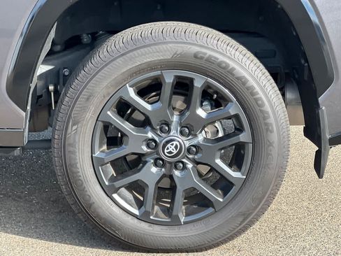 Used 2025 Toyota Sequoia Platinum AWD/4WD image 25