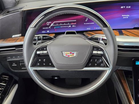 New 2026 Cadillac Escalade ESV Platinum Sport w/ LPO, Floor Liner Package AWD/4WD image 15