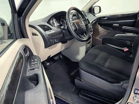 Used 2017 Dodge Grand Caravan SE w/ Power Window Group FWD image 17