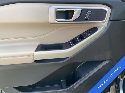 Certified 2022 Ford Explorer XLT RWD image 17