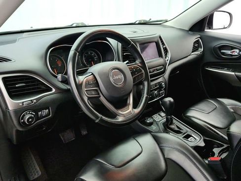 Used 2020 Jeep Cherokee Latitude Plus w/ Cold Weather Group AWD/4WD image 10