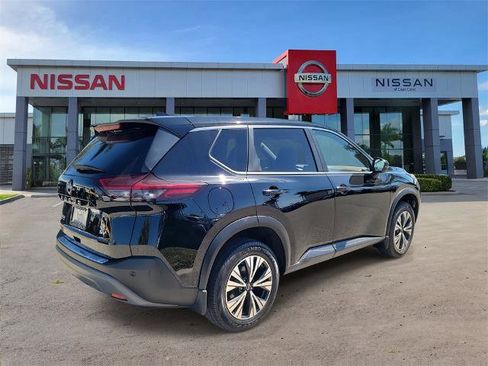 Certified 2022 Nissan Rogue SV image 5