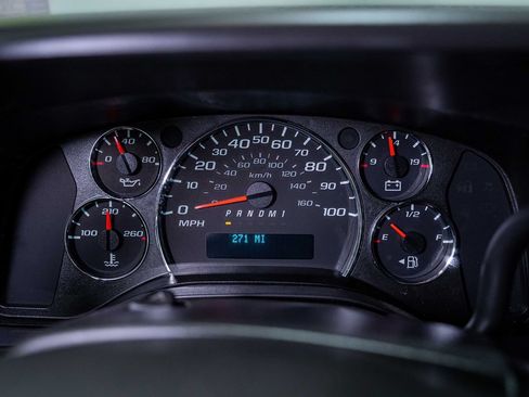Used 2014 Chevrolet Express 2500 RWD image 19