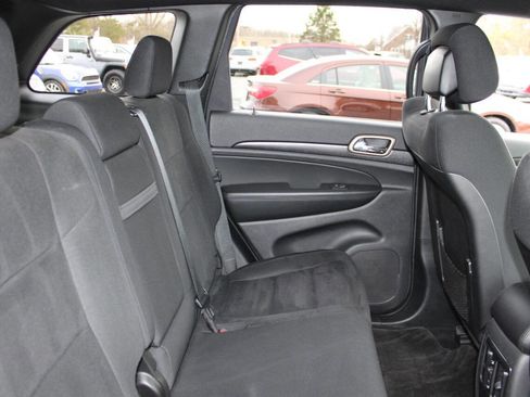 Used 2017 Jeep Grand Cherokee Laredo w/ Quick Order Package 23E image 17