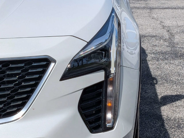 Used 2019 Cadillac XT4 Premium Luxury w/ Cold Weather Package FWD image 9