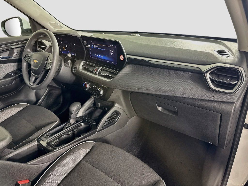 Used 2025 Chevrolet TrailBlazer LT FWD image 27
