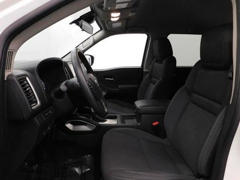 Used 2024 Nissan Frontier SV image 18