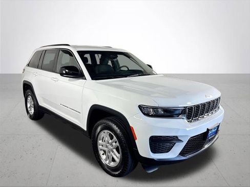 Certified 2025 Jeep Grand Cherokee Laredo AWD/4WD image 5