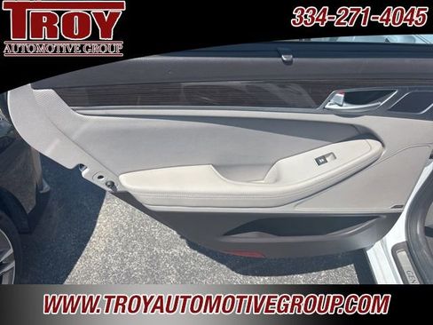 Used 2016 Hyundai Genesis 3.8 w/ Option Group 02 RWD image 12