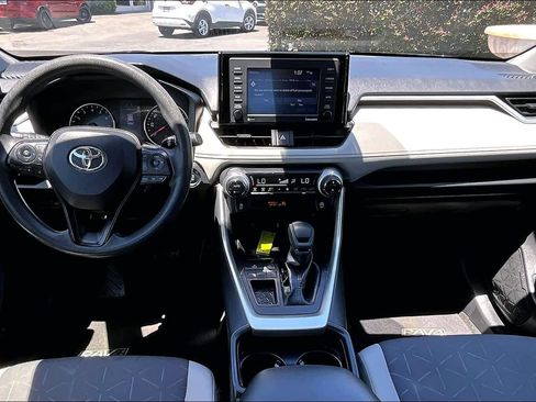 Used 2021 Toyota RAV4 XLE w/ Convenience Package FWD image 16