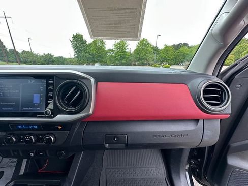Used 2022 Toyota Tacoma SR5 AWD/4WD image 16
