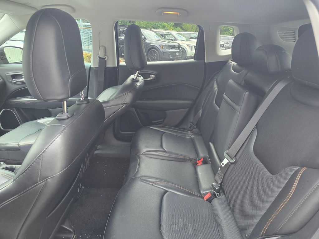 Used 2018 Jeep Compass Limited w/ Navigation Group FWD image 9