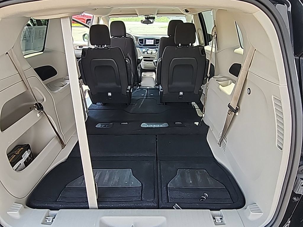 Used 2023 Chrysler Voyager LX FWD image 25