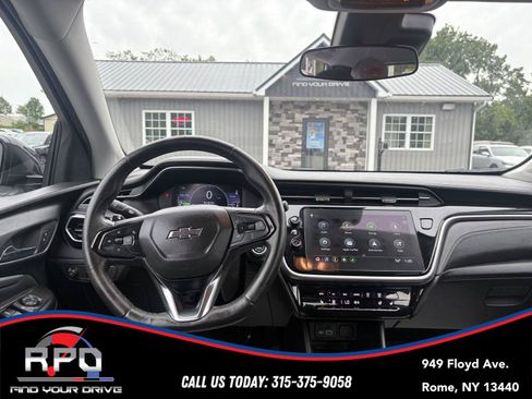 Used 2023 Chevrolet Bolt EUV Premier w/ Sun & Sound Package FWD image 13