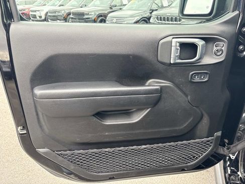 Used 2024 Jeep Wrangler Unlimited Rubicon image 25