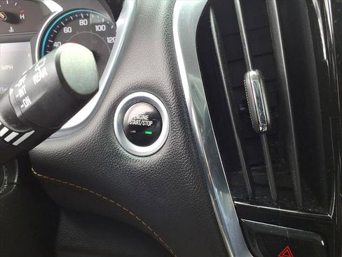 Used 2021 Chevrolet Traverse LT image 31