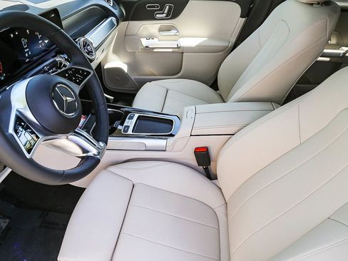 New 2026 Mercedes-Benz GLB 250 4MATIC image 17