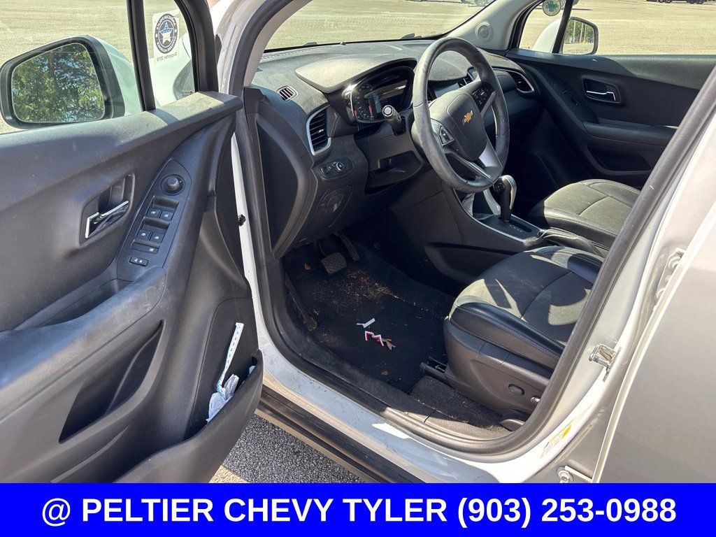 Used 2017 Chevrolet Trax LT w/ LT Convenience Package FWD image 11