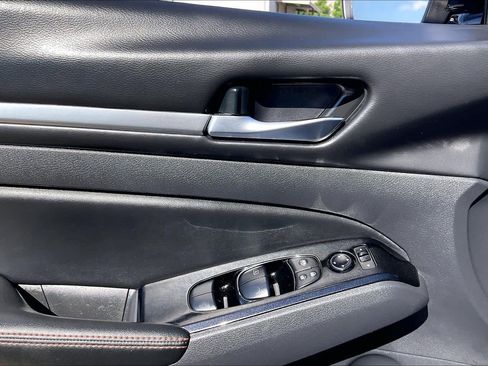 Used 2024 Nissan Altima 2.5 SR FWD image 59