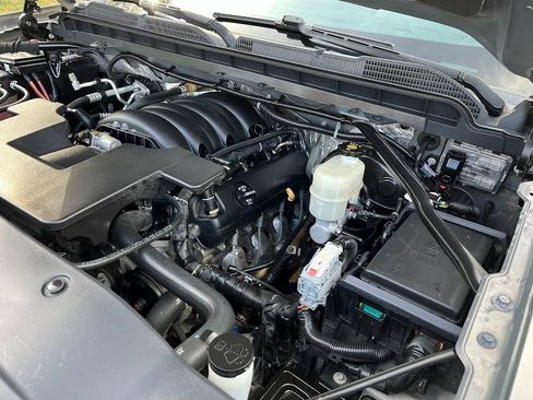 Used 2017 Chevrolet Silverado 1500 High Country image 32