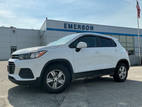 Certified 2022 Chevrolet Trax LS w/ Tint and Cruise Package AWD/4WD image 1
