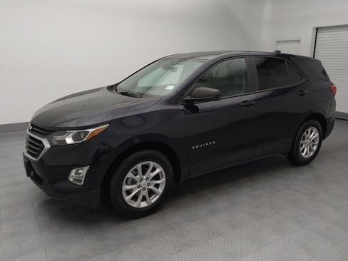 Used 2020 Chevrolet Equinox LS w/ LS Convenience Package AWD/4WD image 2