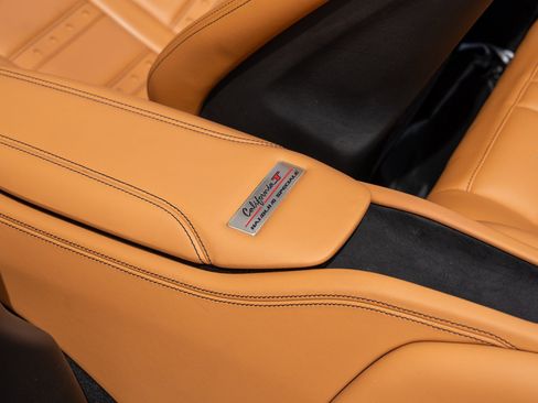 Used 2018 Ferrari California T RWD image 43