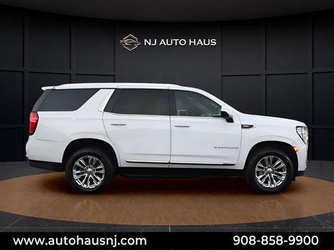 Used 2024 GMC Yukon SLT AWD/4WD image 9