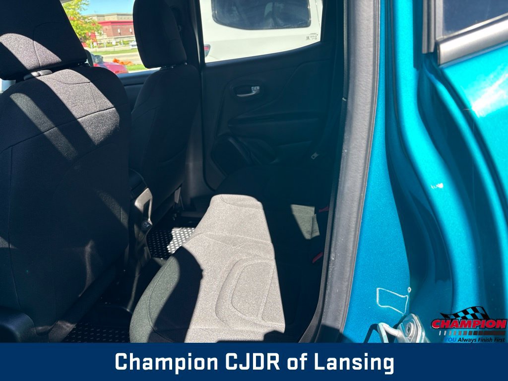 Used 2022 Jeep Renegade Latitude AWD/4WD image 18
