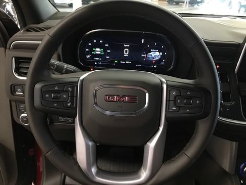 Used 2024 GMC Yukon SLT w/ SLT Luxury Package AWD/4WD image 17