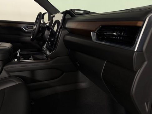 Used 2025 GMC Yukon Denali image 33