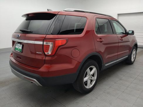 Used 2017 Ford Explorer XLT w/ Equipment Group 202A AWD/4WD image 9