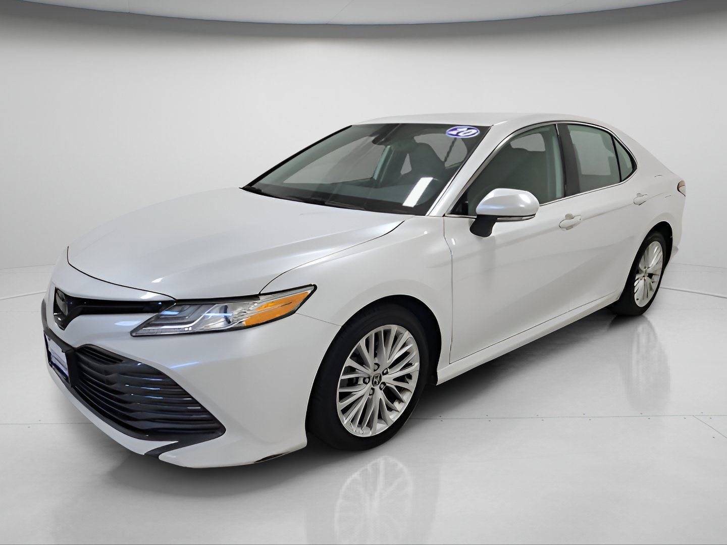 Used 2020 Toyota Camry XLE AWD/4WD image 3