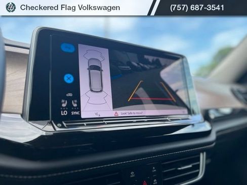 Used 2025 Volkswagen Atlas SE FWD image 38