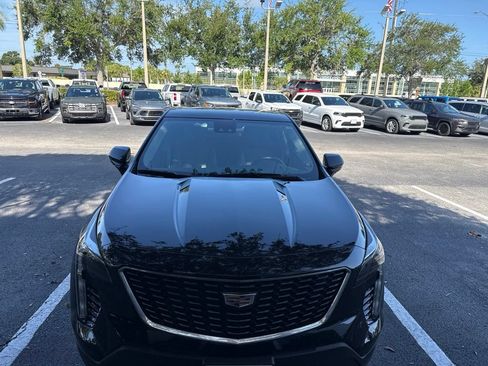Used 2023 Cadillac XT4 Luxury w/ Cold Weather Package AWD/4WD image 3
