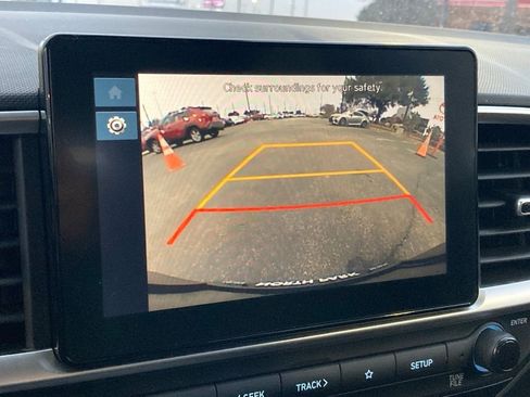 Used 2025 Hyundai Venue SEL image 22