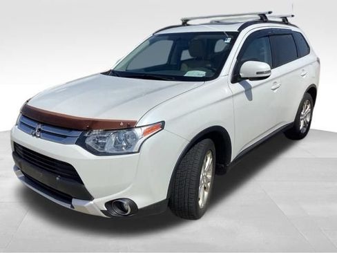 Used 2015 Mitsubishi Outlander SE AWD/4WD image 1