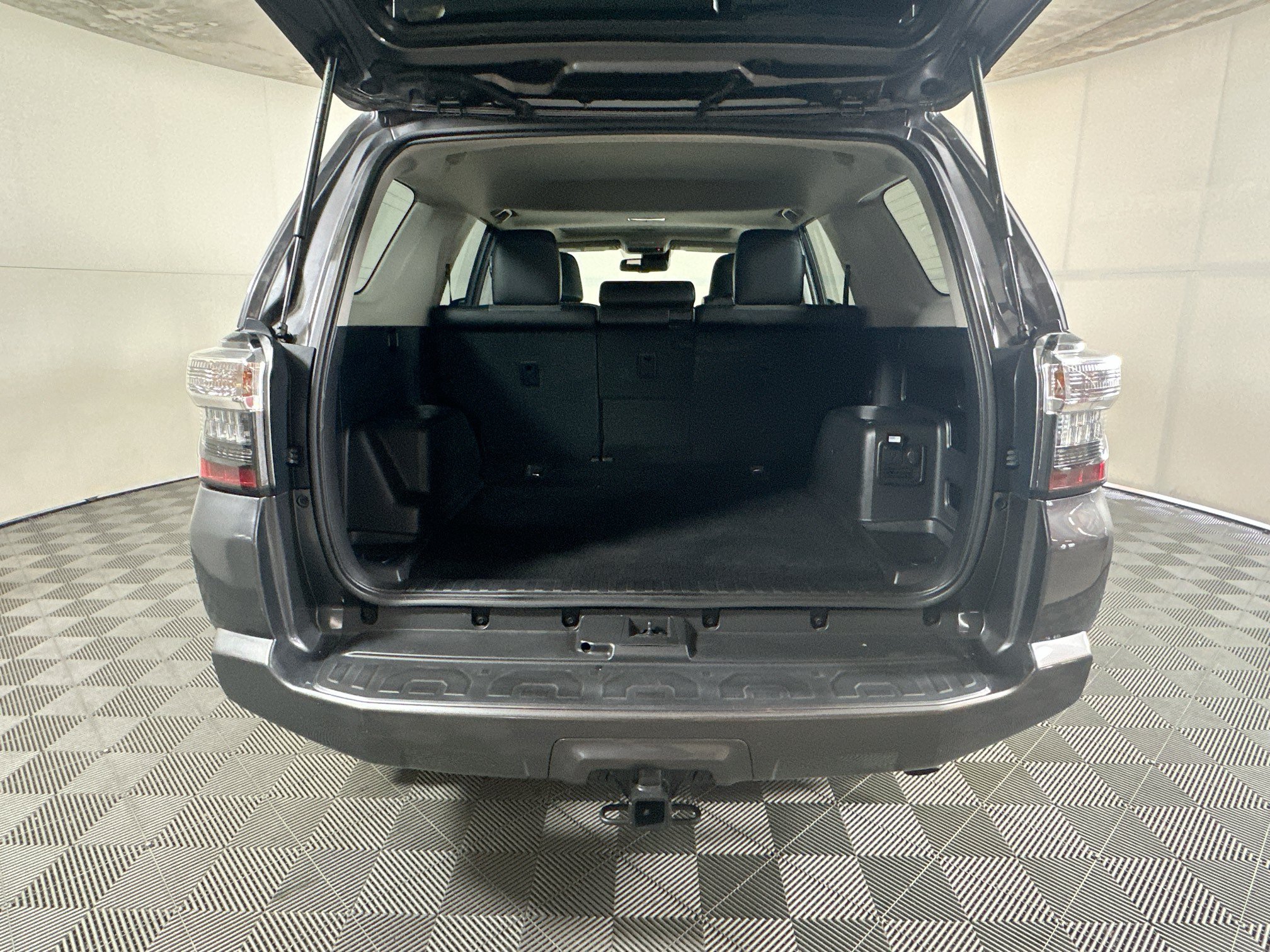 Used 2023 Toyota 4Runner SR5 Premium w/ Moonroof Package RWD image 31