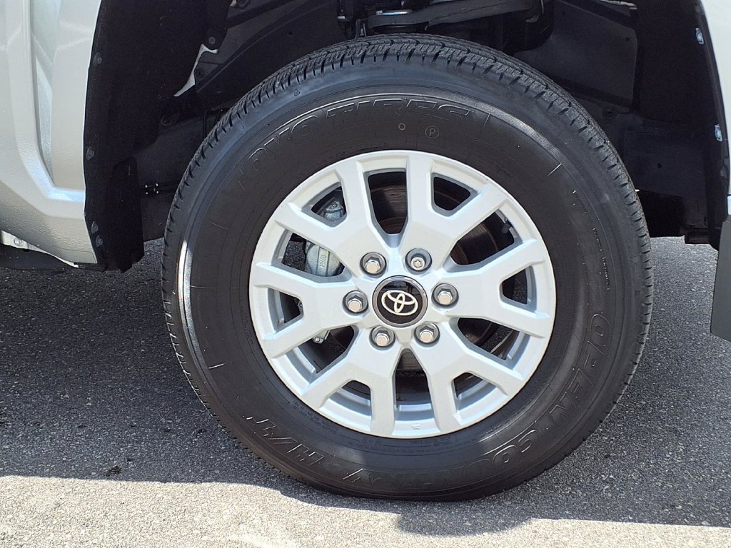 Used 2024 Toyota Tacoma SR5 AWD/4WD image 11