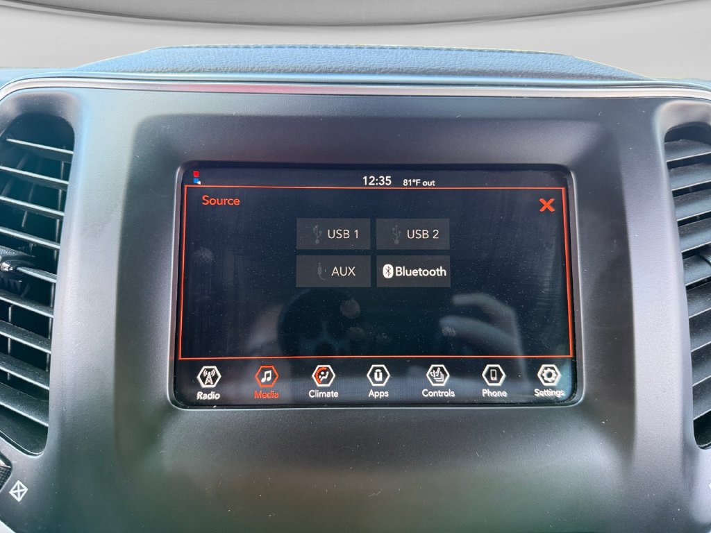 Used 2021 Jeep Cherokee Latitude Plus AWD/4WD image 26