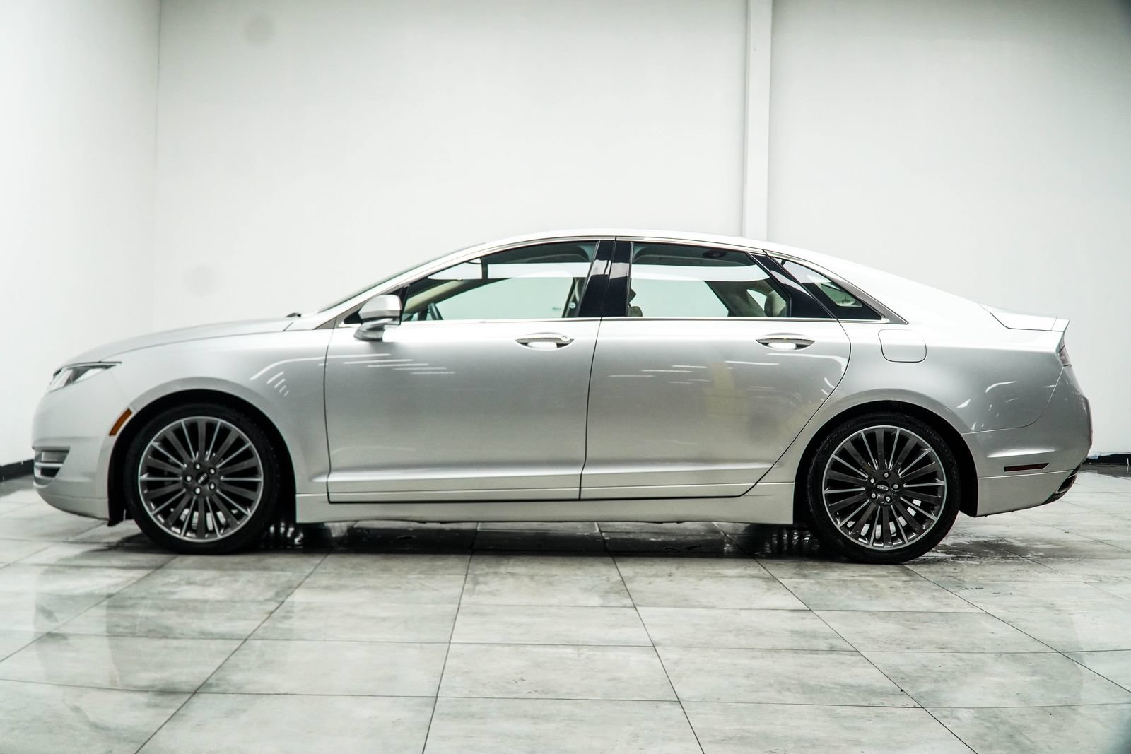 Used 2016 Lincoln MKZ Hybrid w/ Equipment Group 600A Reserve FWD image 10