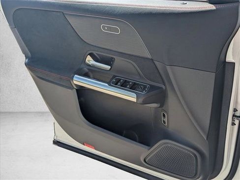 Used 2022 Mercedes-Benz GLA 250 4MATIC image 9